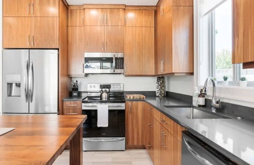Mississippi District House | Spotless Modern Steps from the Best Shops and Restaurants.
