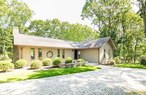 Springs House | Spotless & Serene 2 BR 2 BA with pool!