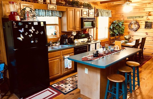 Spencer Cabin | Spring Break dates available! 2B/2.5B cabin by Fall Creek Falls State Park!