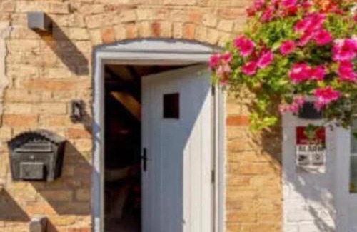 Bretforton House | Spring Cottage Bretforton