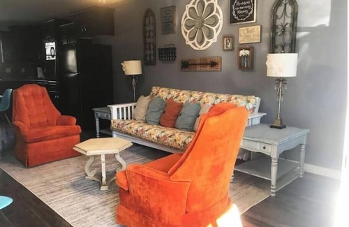 Van Buren House | Spring Dale Deluxe
