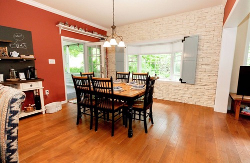Wilmington House | Spring Hiking Minutes to White Face-Hot Tub-Coffee Bar-Parlor Games-Dog Friendly