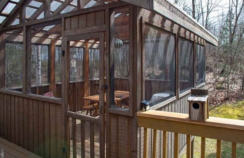 McKellar Cottage | Spring Hill Lodge - Three Bedroom Cottage, Sleeps 8