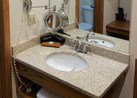 Arena Hotel | Spring Valley Inn