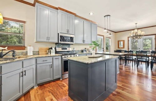 Springdale House | Springdale Lake Home | Perfect for Groups