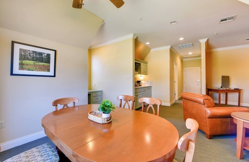 Springfield Apartment | Springfield Studio Rental w/Golf Course View!