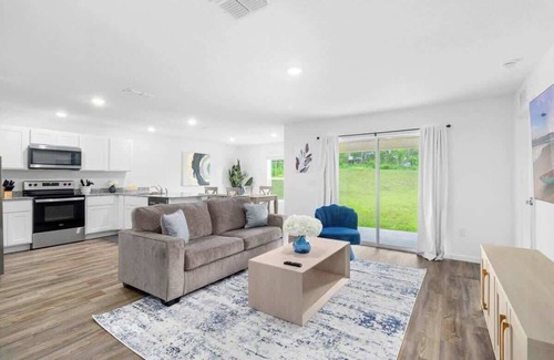 Spring Hill House | Springhill Retreat! 3 bed, 2 Bath!