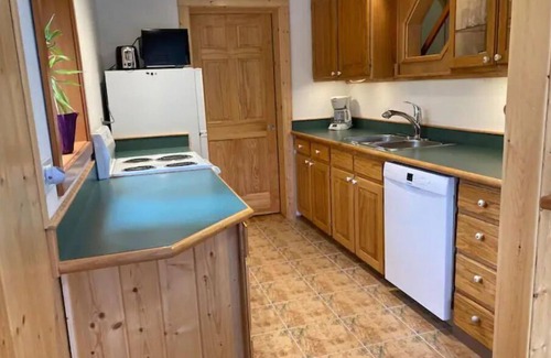Whitehorse Ski Chalet | Springhills Chalet @ Hot Springs