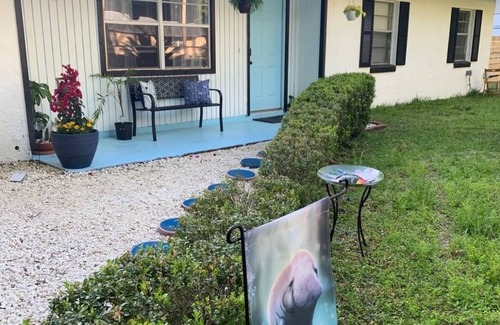 Crystal River House | Springs Adventure. Pool Table, Fire Pit, Boat parking, Kayaking, Fishing, Trails