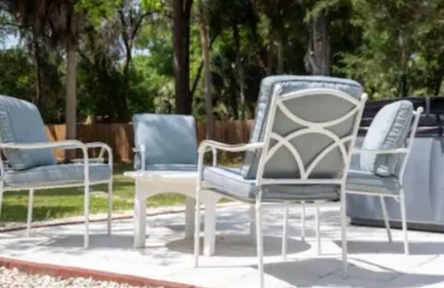 Crystal River House | Springs Adventure. Pool Table, Fire Pit, Boat parking, Kayaking, Fishing, Trails