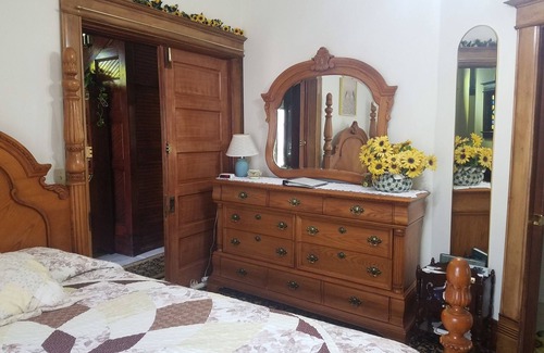 Colorado Springs Bed & Breakfast | Spurs n Lace Bed & Breakfast Inn