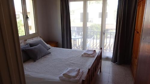 Meneou Apartment | Spyros No23 Charming Oceanview Maisonette
