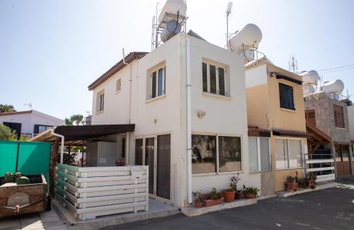 Meneou Apartment | Spyros No23 Charming Oceanview Maisonette