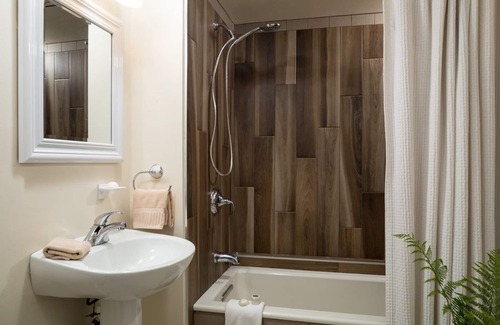 Holderness Hotel | Squam Lake Inn