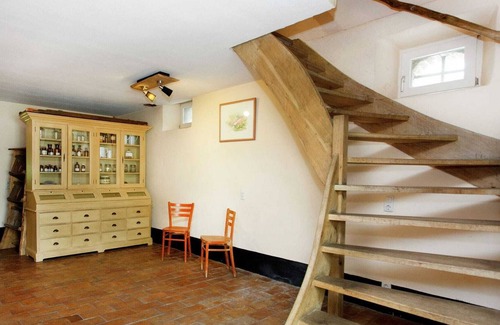 Municipality of Leudal House | Square-shaped farmhouse in a rural area.