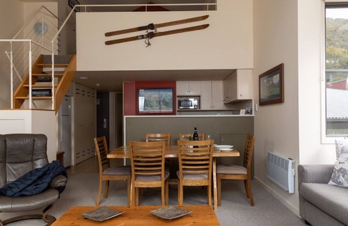Thredbo Ski Chalet | Squatters Run 12a - Central Village