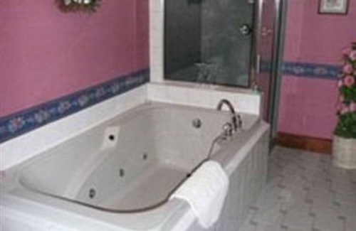 Maquoketa Bed & Breakfast | Squiers Manor B&B