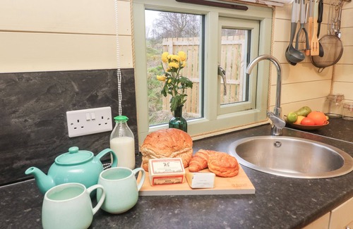 Sutton-in-Craven Cottage | SQUIRREL, pet friendly, character holiday cottage in Cross Hills