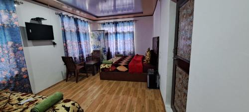 Nishat-Shalimar Hotel | Srinagar hotels and houseboats