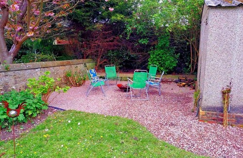 St. Andrews House | St Andrews house and garden 1km to golf