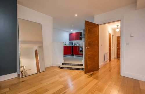 Cathedral Quarter Apartment | St Ann's Apt Modern 1-Bed Apartment in Belfast’s Cathedral Quarter – Sleeps 4