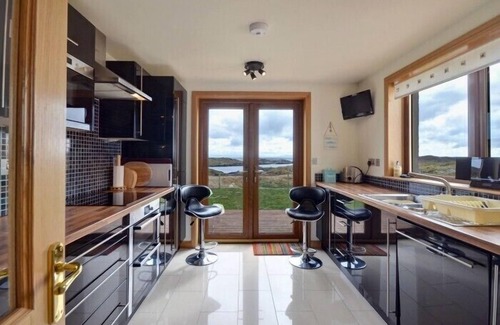 Outer Hebrides Cottage | ST CLEMENTS VIEW, pet friendly, luxury holiday cottage in Borrisdale