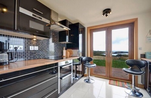 Outer Hebrides Cottage | ST CLEMENTS VIEW, pet friendly, luxury holiday cottage in Borrisdale