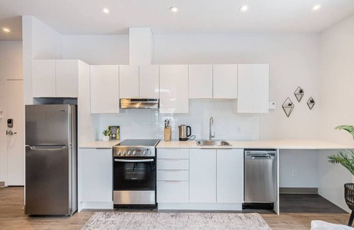 Plateau Mont Royal Apartment | St-Denis 209 · Amazing New Apartment Close to Mount Royal (Le Plateau) by Denstays