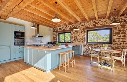 Saint-Aubin-de-Terregatte House | Stunning private villa for 6 people with WIFI, TV, terrace and pets allowed