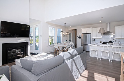 Benton Harbor House | St. Joseph Luxury Waterfront Home for Ten Guests