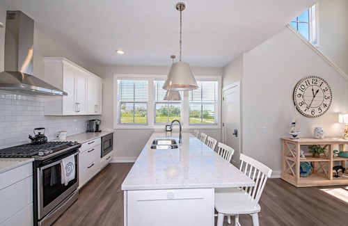 Benton Harbor House | St. Joseph Luxury Waterfront Home for Ten Guests