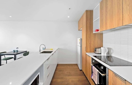 St Kilda Apartment | St Kilda 1BR Apt|City Views|Parking|Beach|Tram