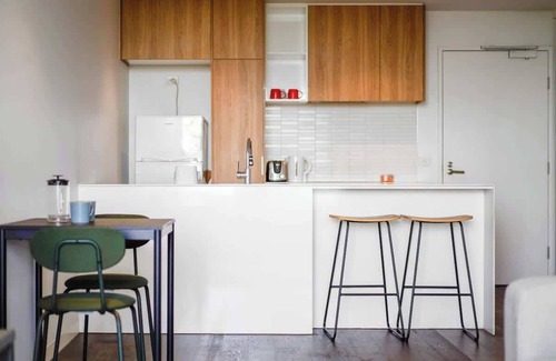 St Kilda Apartment | St Kilda 1BR Apt|City Views|Parking|Beach|Tram