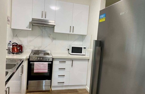 Melbourne Airport Apartment | St Kilda Aptmnt: Beachside Bliss & Free Parking!