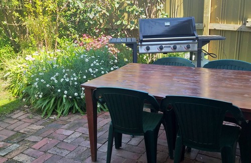 Saint Kilda South House | St Kilda Cottage - A family home and garden in vibrant beachside St Kilda