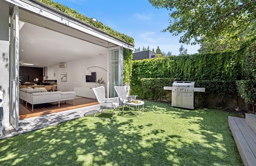 St Kilda House | St Kilda Style - Stunning 3 Bedroom House