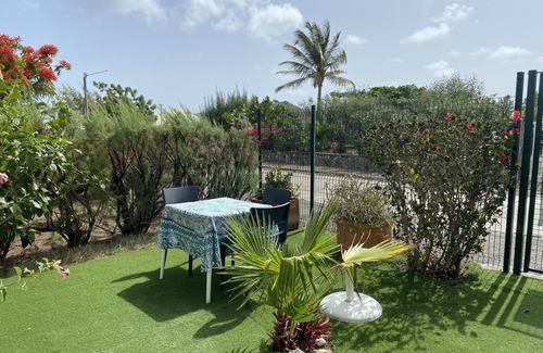 La Savane Apartment | STUDIO , 2 mn to friar's bay BEACH/CONDO COSI with a little garden