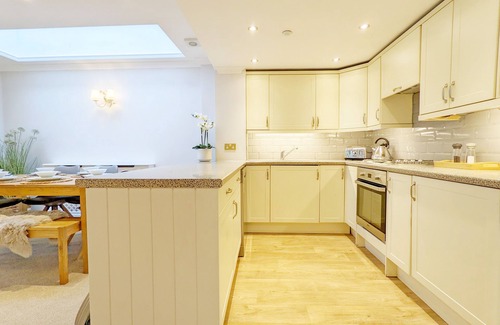 Chichester Cottage | St Pancras - Chichester - a town house that sleeps 6 guests in 3 bedrooms
