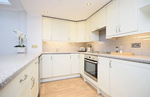 Chichester Cottage | St Pancras - Chichester - a town house that sleeps 6 guests in 3 bedrooms