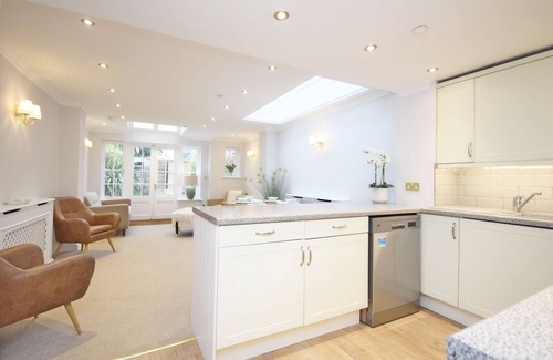 Chichester Cottage | St Pancras - Chichester - a town house that sleeps 6 guests in 3 bedrooms