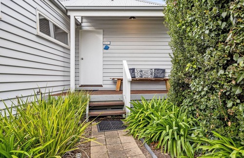 Sorrento Cottage | ST PAULS BLUE OCEANSIDE SELF CONTAINED COTTAGE IN SORRENTO