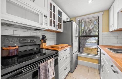 Crescent Lake House | St Pete Dtwn+15 min to beach+ Large beautiful rental w/2 bikes to tour st pete!