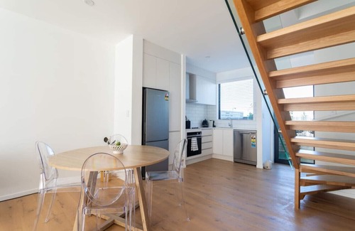 Remuera Apartment | St Vincent Charmer - Stylish Townhouse w CarPark
