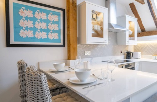 Marlow Apartment | Stable Annex Bisham - Vibrant 1 Bed With Parking