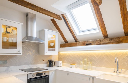Marlow Apartment | Stable Annex Bisham - Vibrant 1 Bed With Parking