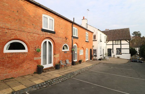 Castle Donington Cottage | STABLES, romantic, with a garden in Castle Donington