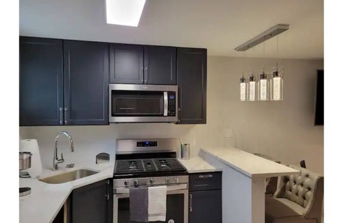 Downtown Baltimore House | Stadium Across The Street & University Of Maryland Medical School Bocks Away!