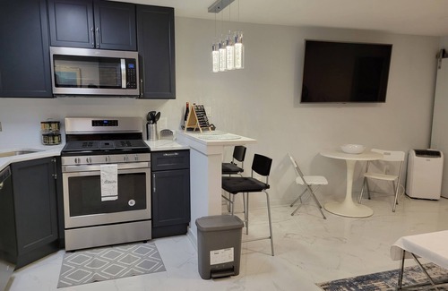 Downtown Baltimore House | Stadium Across The Street & University Of Maryland Medical School Bocks Away!