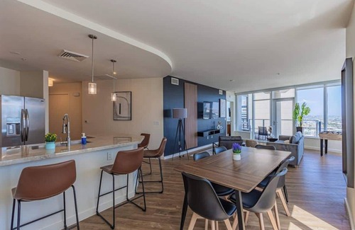 Downtown Phoenix Apartment | Stadium District Apt| Pool,Gym,Balcony,Parking,WD