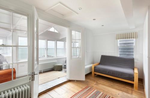 Whitstable Apartment | Stag Cottage, Sea wall